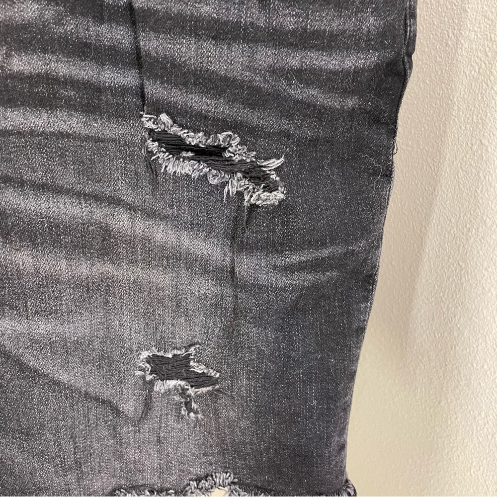 AMERICAN EAGLE OUTFITTERS - Black Denim Destroyed Shorts, Mens Size 42 - Picture 9 of 14